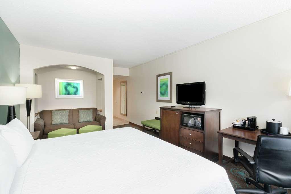 Hampton Inn & Suites Муурсвил Стая снимка