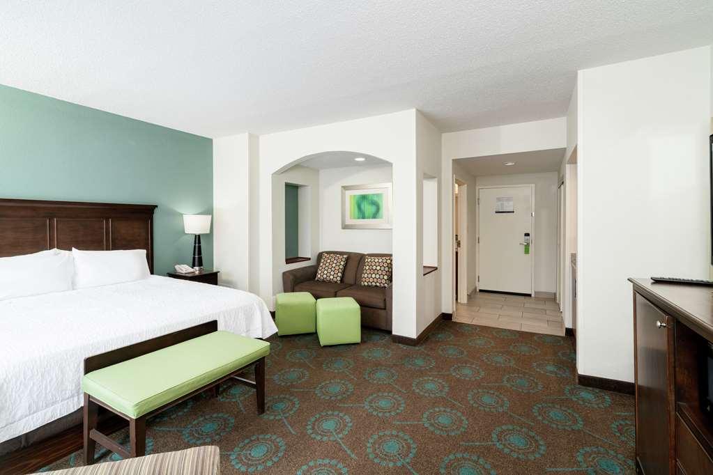 Hampton Inn & Suites Муурсвил Стая снимка