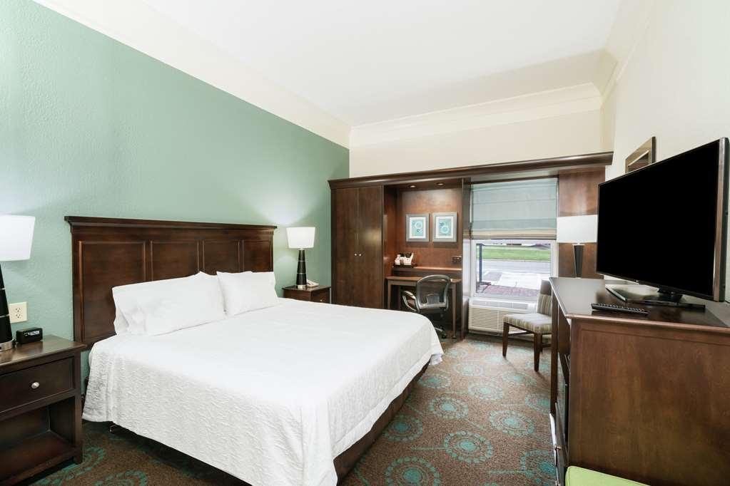 Hampton Inn & Suites Муурсвил Стая снимка
