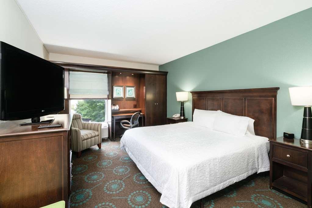 Hampton Inn & Suites Муурсвил Стая снимка